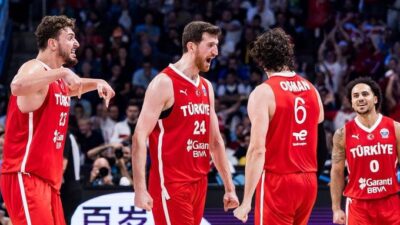 A Milli Basketbol Takımımız, Avrupa Basketbol Şampiyonası yarı finalinde Yunanistan'ı