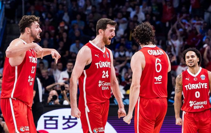 A Milli Basketbol Takımımız, Avrupa Basketbol Şampiyonası yarı finalinde Yunanistan'ı