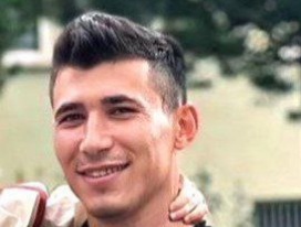 Kütahya’da kontrolden çıkan otomobil yol kontrolü yapan jandarma personeline çarptı.