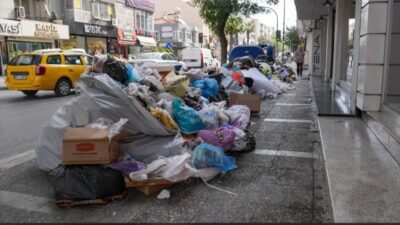 İzmir'in Buca Belediyesi'nde maaş alamayan işçilerinin iş bırakma eylemi 7.