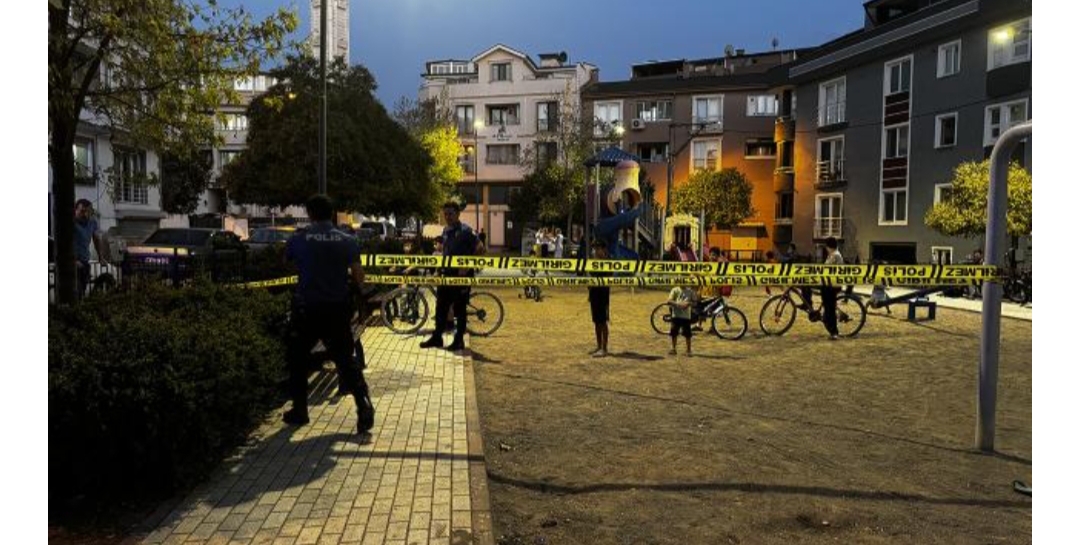 Bursa'nın Osmangazi ilçesinde parkta oyun oynayan bir çocuğa yorgun mermi