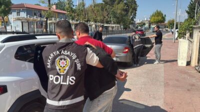 Sakarya'nın Serdivan ilçesinde, aralarında husumet bulunan üç kişi arasında çıkan