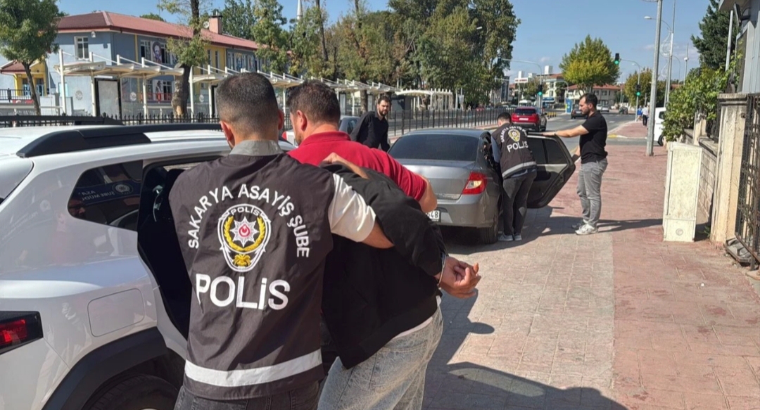 Sakarya'nın Serdivan ilçesinde, aralarında husumet bulunan üç kişi arasında çıkan