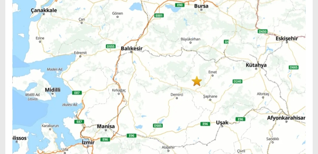 Kütahya'nın Simav ilçesinde 5,4 büyüklüğünde deprem meydana geldi. Sarsıntı İstanbul