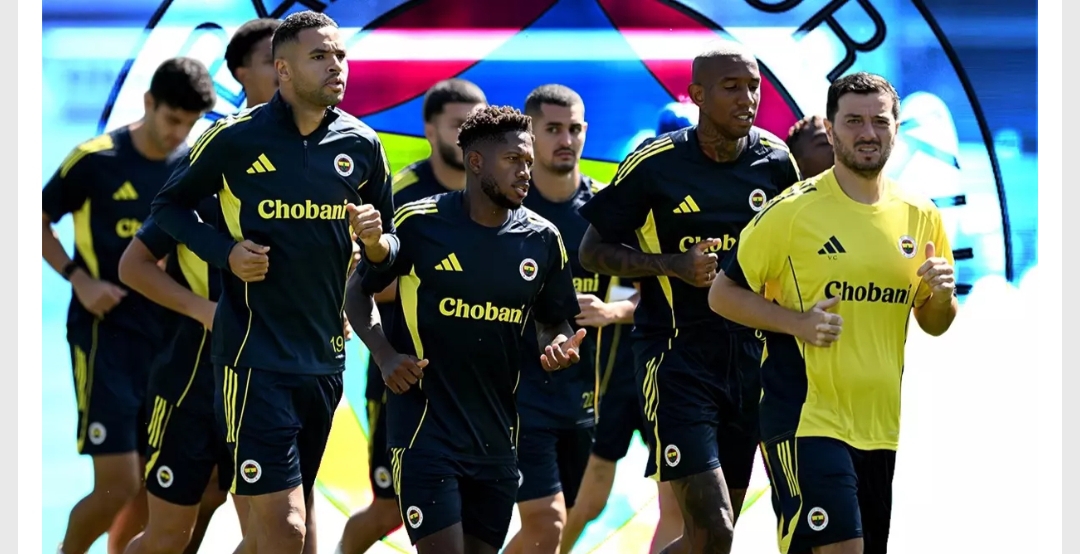 Domenico Tedesco Fenerbahçe'de yıldız ismin biletini kesti. Bir yandan karşılaşmalar