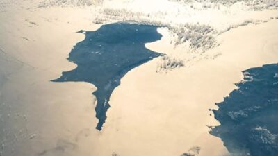 Güney Kıbrıs Rum Yönetimi'nin düzenlediği askeri törene yapılan provokasyonlar damgasını