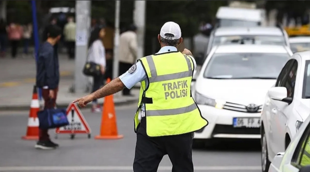 Meclis'te iki önemli teklifin görüşmeleri sürüyor. Trafik cezalarını artıracak kanun