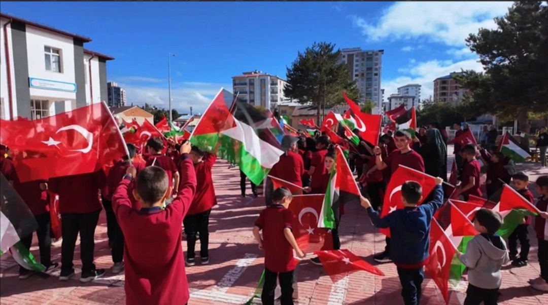 Milli Eğitim Bakanı Yusuf Tekin, yarın tüm okullarda öğrencilerin katılımıyla