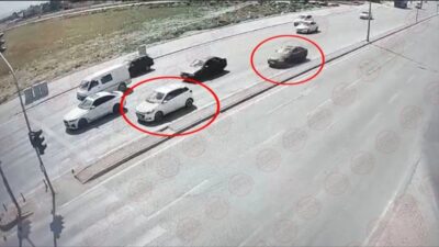 Konya'da kırmızı ışıkta bekleyen otomobile çarpıp kimya öğretmeni sürücü Mevlüt