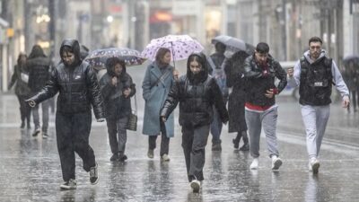 Haftanın geri kalanında yurdun büyük kesiminde aralıklı yağışlar hakim olacak.