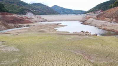 Kuraklıkla boğuşan Bursa'da barajlar neredeyse tamamen kururken, Bursa Su ve