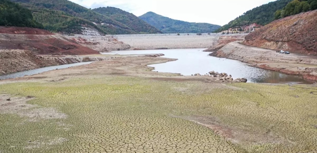 Kuraklıkla boğuşan Bursa'da barajlar neredeyse tamamen kururken, Bursa Su ve
