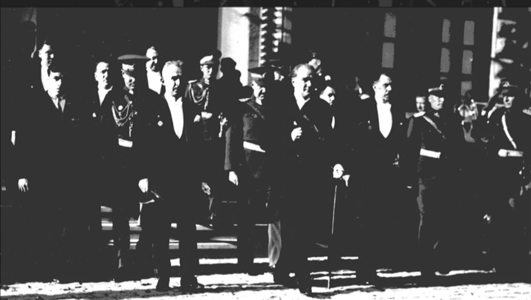 Türkiye Cumhuriyeti 102 yaşında Anadolu'nun düşman işgalinden kurtarılmasının ardından Ulu Önder Mustafa Kemal Atatürk'ün