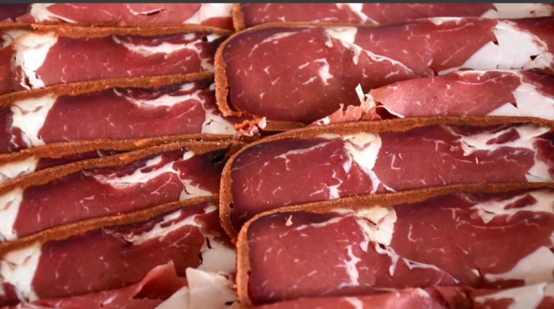 Niğde'de pastırma yiyen 5 kişi