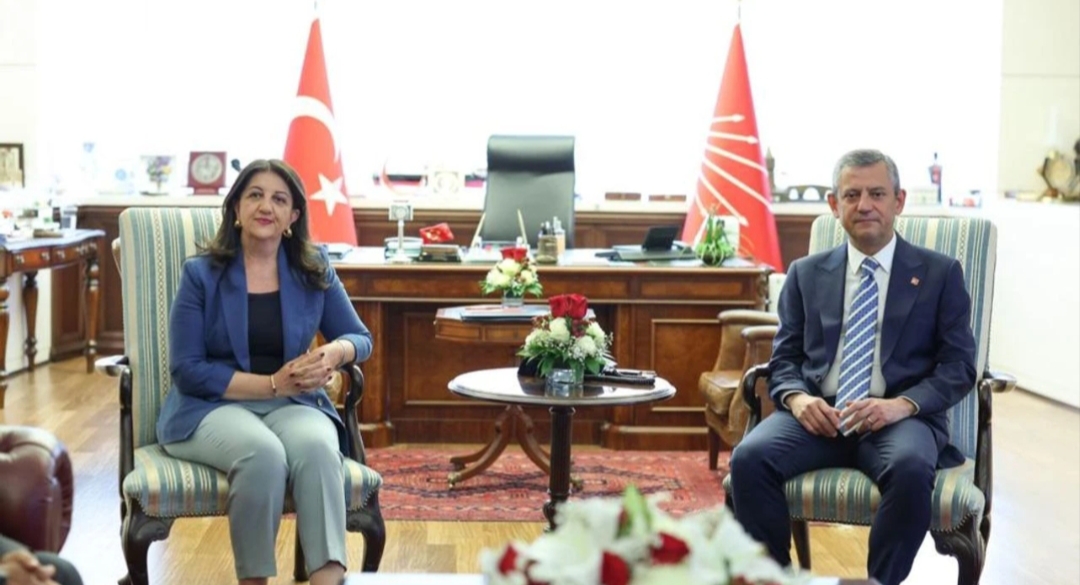 Pervin Buldan’dan CHP’yi kızdıracak paylaşım: Hemen sildi Terörsüz Türkiye komisyonunun İmralı'ya gitme kararına CHP'nin katılmaması büyük tepki