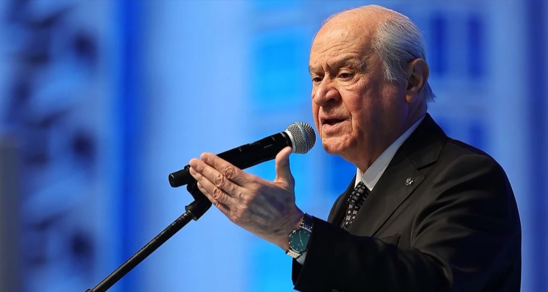 Devlet Bahçeli: “Öğretmenlerimiz hiç sönmeyecek medeniyet ışığımızdır” MHP Genel Başkanı Devlet Bahçeli, 24 Kasım Öğretmenler Günü mesajında,