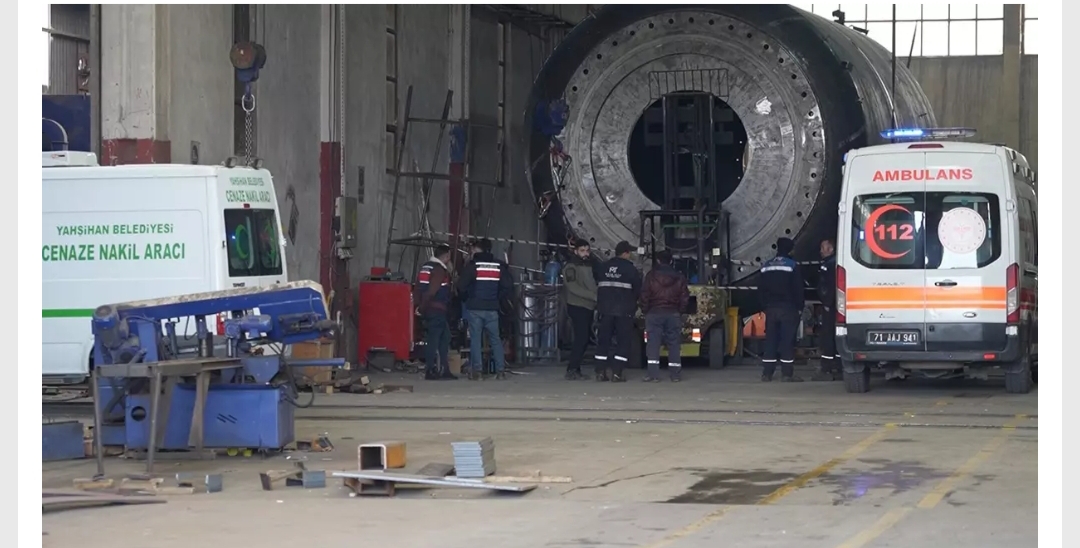 Kırıkkale'de Yahşihan OSB'deki bir fabrikada iki işçi yaklaşık 3 ton