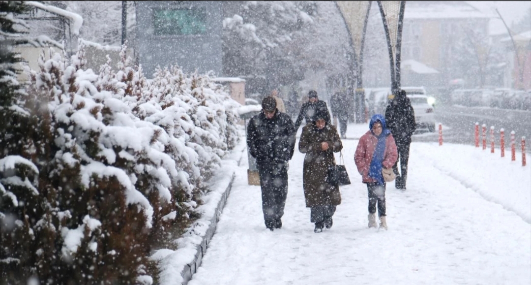 Meteorolojiden çok sayıda il için uyarı: Kar yağışı geliyor Meteoroloji Genel Müdürlüğü çok sayıda il için uyarıda bulundu. Yeni