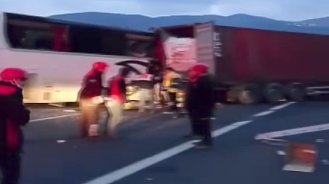 Osmaniye'nin Bahçe ilçesinde yolcu otobüsünün