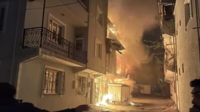 Yıldırım ilçesinde bir apartmanın giriş katında çıkan yangın kısa sürede