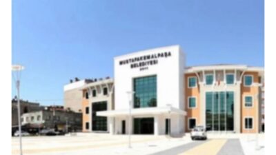 Bursa’daki o belediyede şok karar! Görevden alındı: İsmi silindi Bursa Mustafakemalpaşa Belediye'sinde başkan yardımcısı olarak görev yapan Derya Deniz