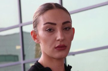 "O gün annem yaklaşık 3.5 şişe şarap içti. Film izlediğimiz