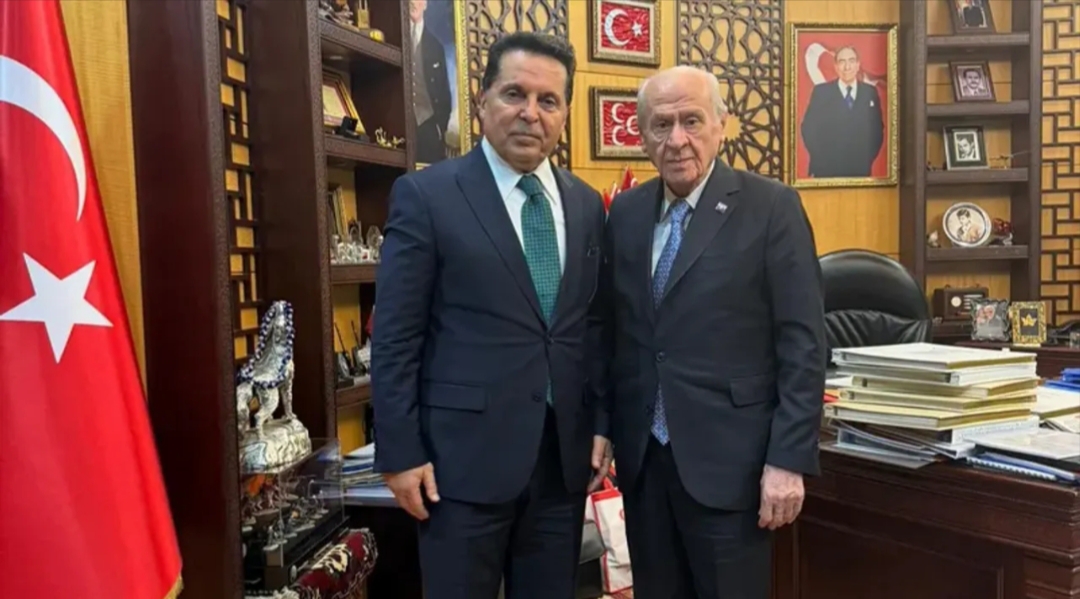 Ahmet Özer, Devlet Bahçeli’yi ziyaret etti Eski Esenyurt Belediye Başkanı Ahmet Özer, MHP Genel Başkanı Devlet