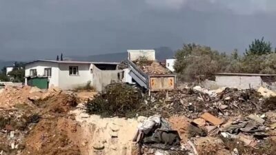 Mersin Büyükşehir Belediyesi'nin şehir merkezinde toplanan atıkları Tarsus'ta dere kenarına