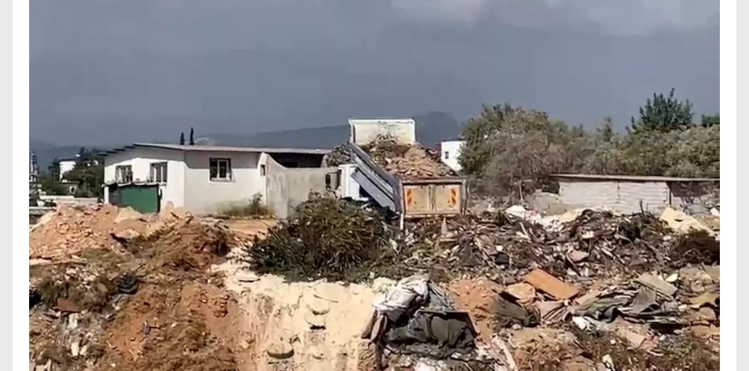 Mersin Büyükşehir Belediyesi'nin şehir merkezinde toplanan atıkları Tarsus'ta dere kenarına