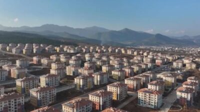 Deprem bölgesinde yürütülen 455 bin ev ve iş yerlerinin yapımının