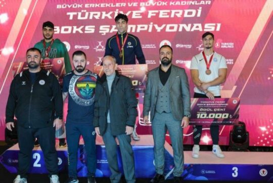 Gebze’de düzenlenen Büyükler Türkiye Boks Şampiyonası’nda fırtına gibi esen Sultan