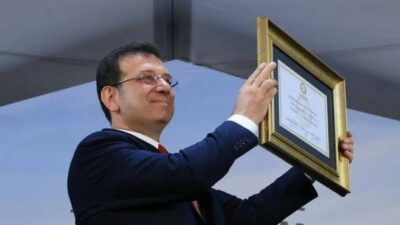 İstanbul Büyükşehir Belediye Başkanı Ekrem İmamoğlu, diploma davasında mahkeme salonunu
