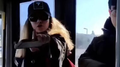 İstanbul’da toplu taşımada kendisini savcı olarak tanıtıp yolculara hakaret eden