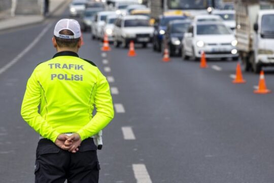 Trafikte yeni dönem başlıyor: Kuralları ihlal eden yandı! Makas atmadan
