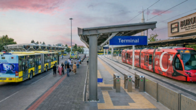 Bursa Büyükşehir Belediyesi'nin toplu taşıma ücretlerine yaptığı son zamlar, kentin