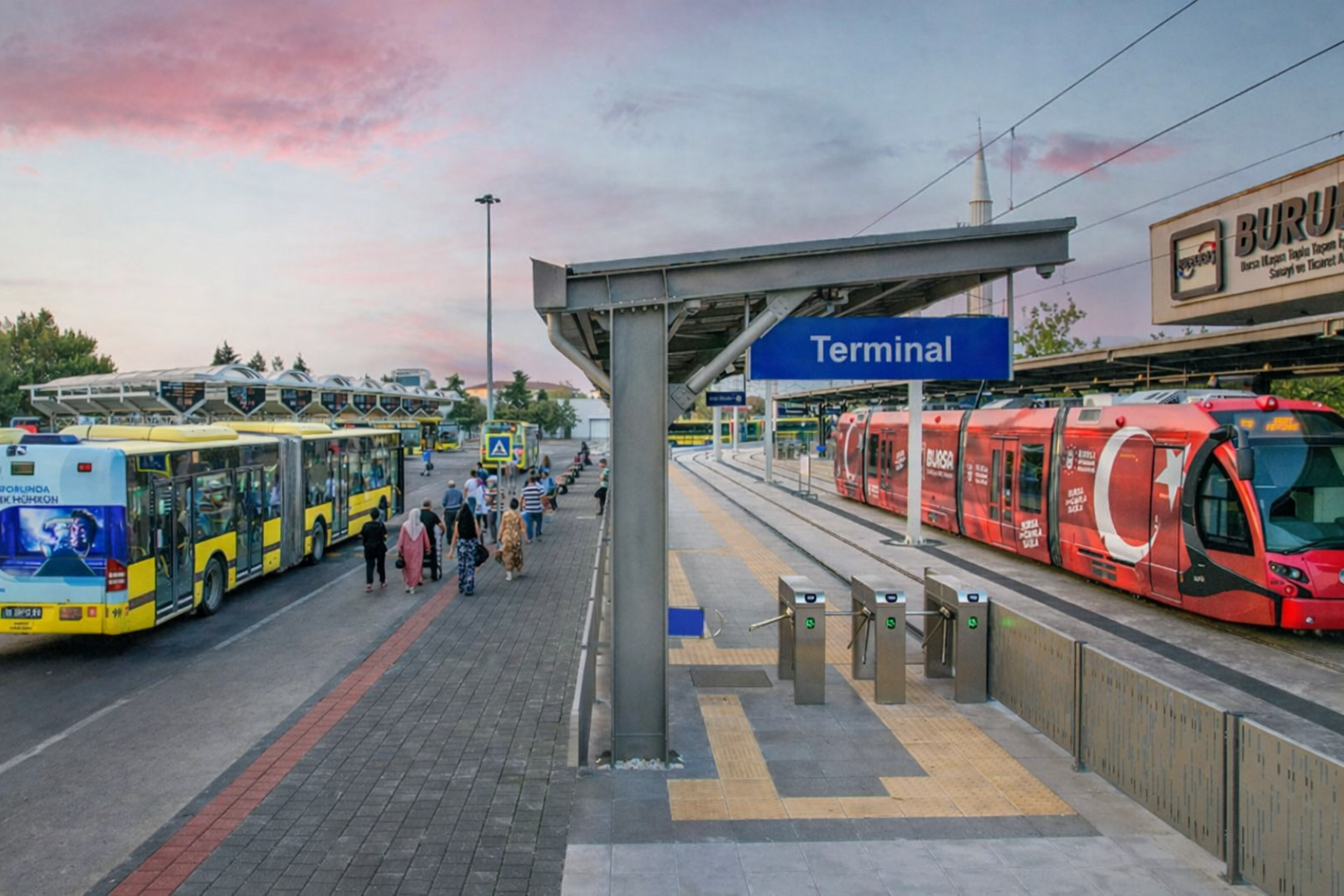 Bursa Büyükşehir Belediyesi'nin toplu taşıma ücretlerine yaptığı son zamlar, kentin