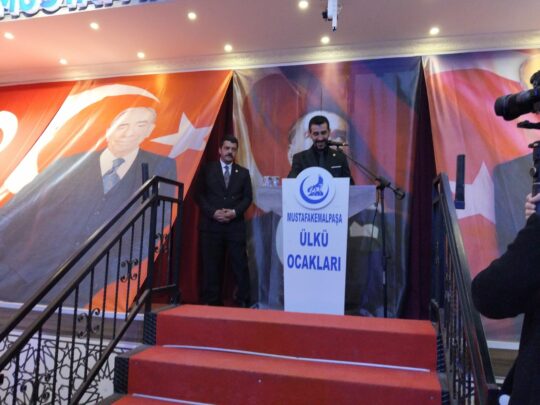 Mustafakemalpaşa Ülkü Ocakları’nın düzenlediği iftar programı, ilahiler ve semazen gösterileriyle