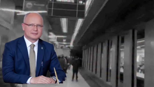 ​Bayram günü BursaRay’da yaşanan arıza sonrası vatandaşlar raylarda yürümek zorunda