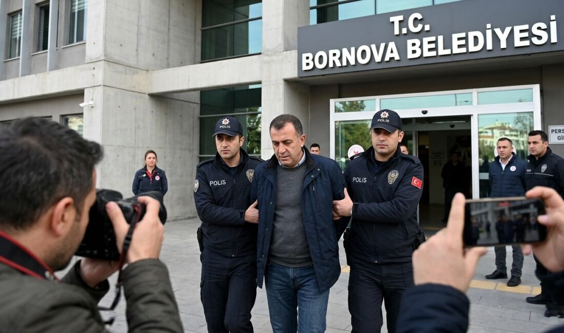 Uşak operasyonunda gözaltına alınan Bornova personeli, bankamatik memuru çıktı; operasyon