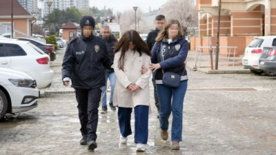 Kastamonu'da yeni doğan bebeğini poşete koyup çöpe attırdığı iddiasıyla yargılanan