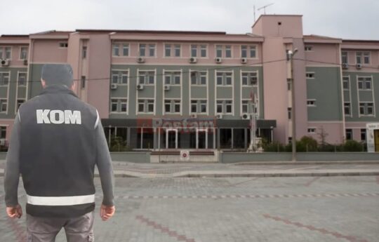 Balıkesir KOM ekiplerinin rüşvet ve sahtecilik operasyonunda Gönenli ünlü emlakçılar