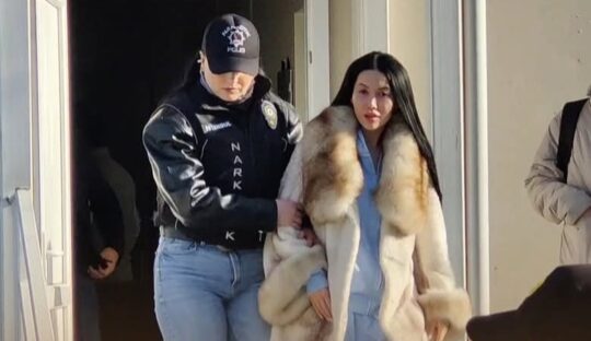 İstanbul'da ünlülerin müdavimi olduğu eğlence mekanlarına düzenlenen dev narkotik operasyonunda,