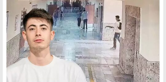 Siverek'te eski öğrencisi olduğu liseye gelen Ömer Ket, pompalı tüfekle