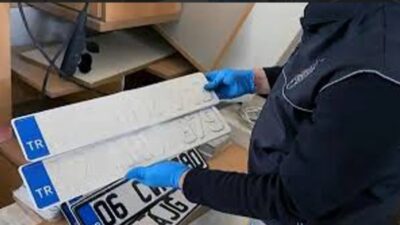 Van'da Tuşba ilçesinde sahte plaka basıp sattıkları tespit edilen 4