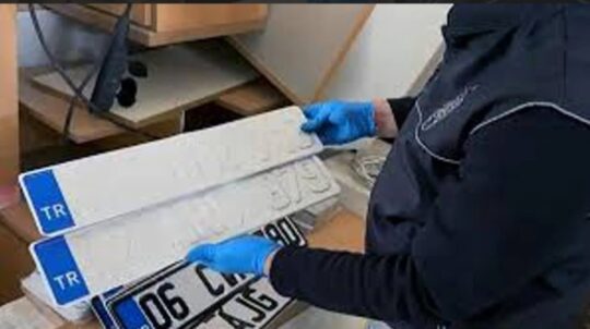 Van'da Tuşba ilçesinde sahte plaka basıp sattıkları tespit edilen 4