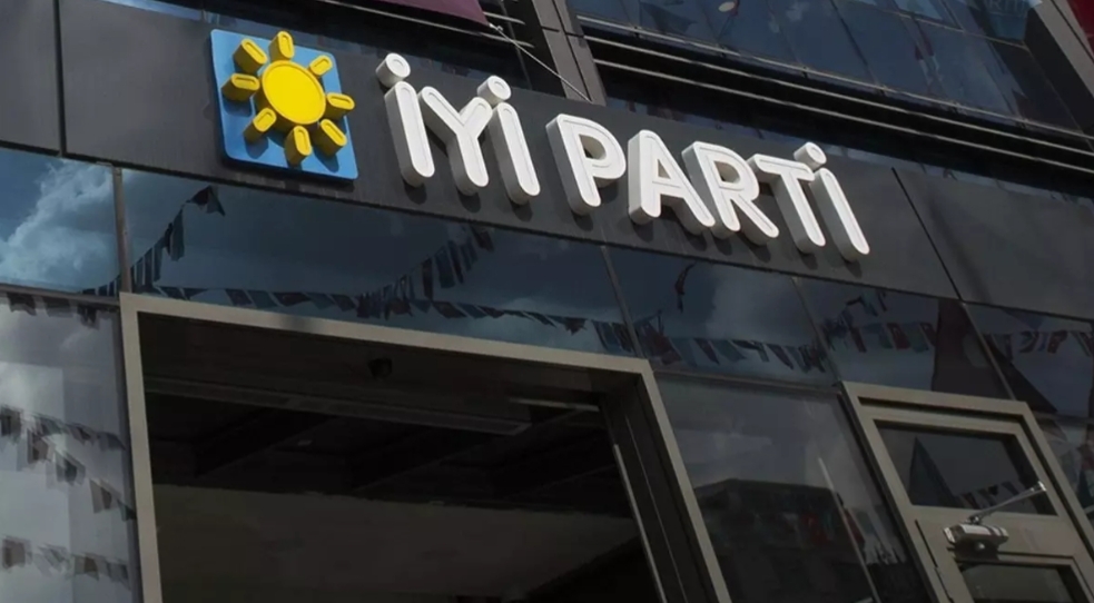 İYİ Parti Bursa teşkilatında görevden alma kararları domino etkisi yarattı.