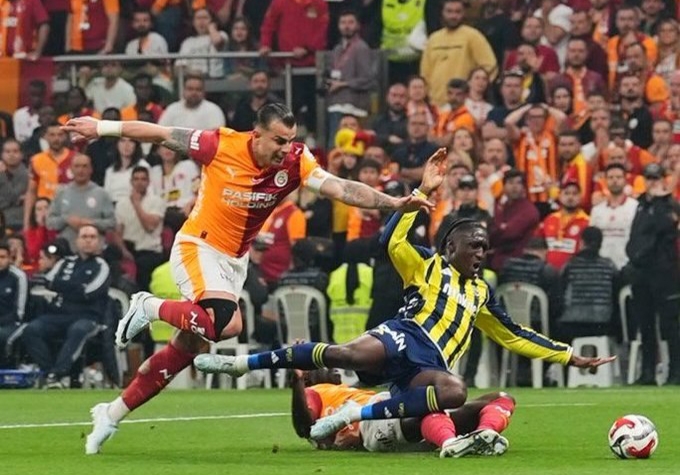 Süper Lig'in 31. haftası, nefes kesen bir derbiye sahne oldu.