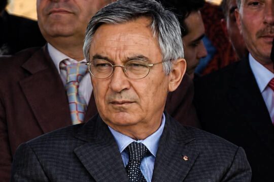 İzmir-Çeşme minibüsünde ayakta yolculuk yaparken polis kontrolüne takılan yolcunun kimliği