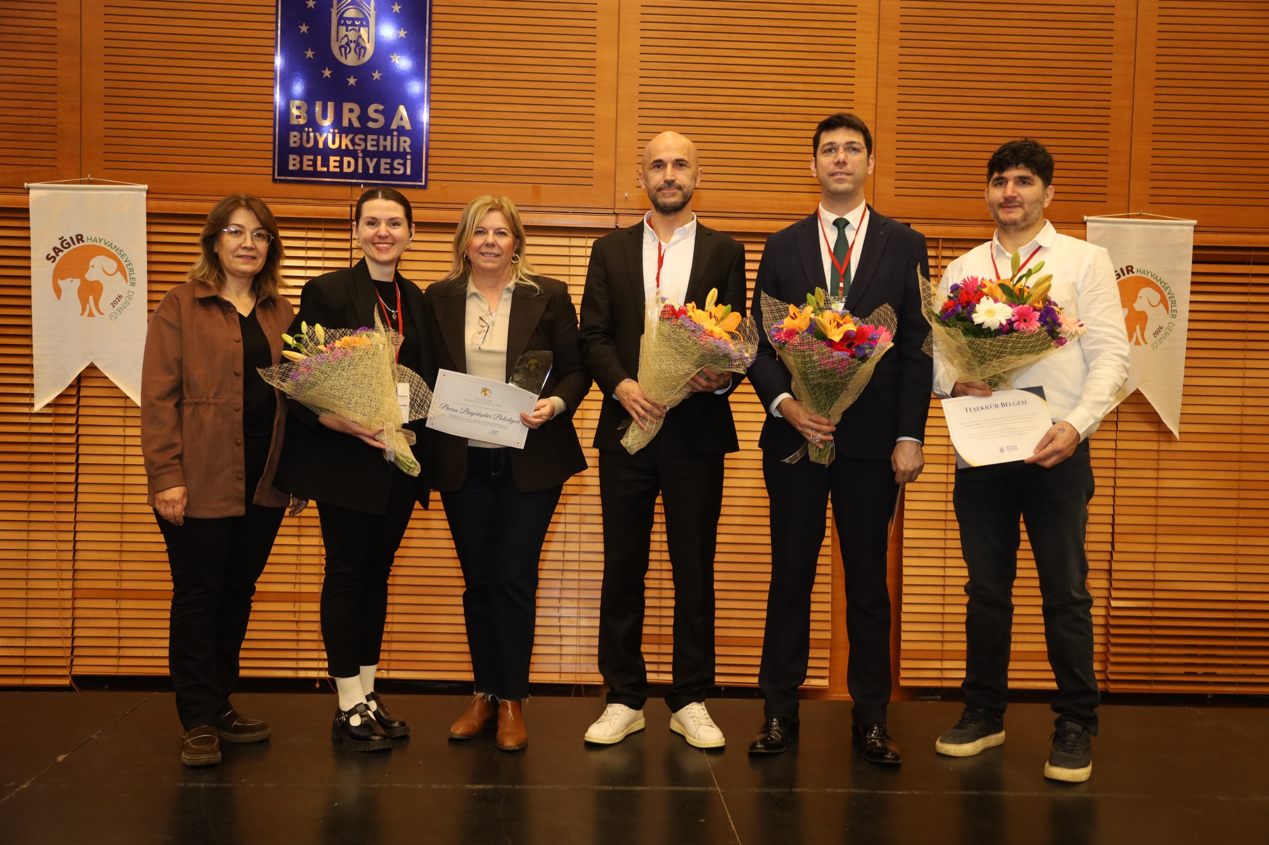 Konferansta, özel gereksinimli bireylerin toplumsal hayata katılımı ve hayvan haklarına