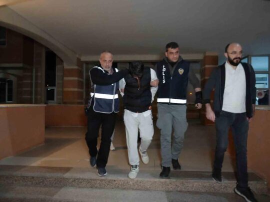 Kastamonu’da 8 aylık hamile eşini katledip 10 gün cesediyle aynı